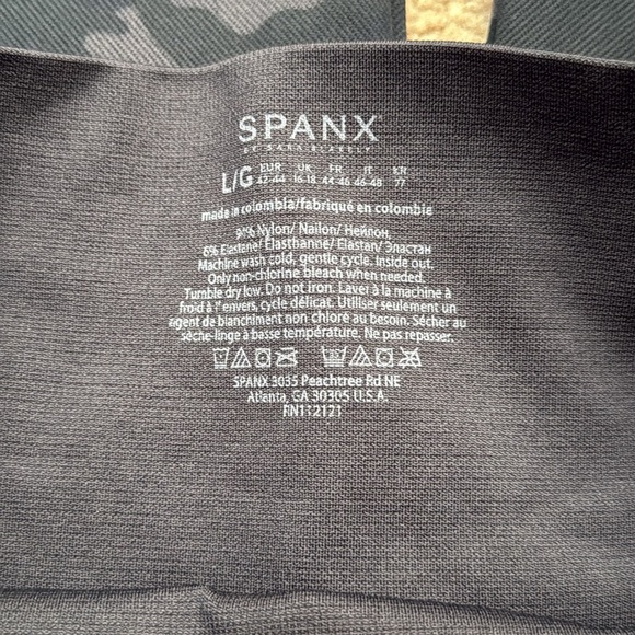 NWT Spanx Look At Me Now Black Camo Mid Rise Leggings Size Large - Picture 7 of 10